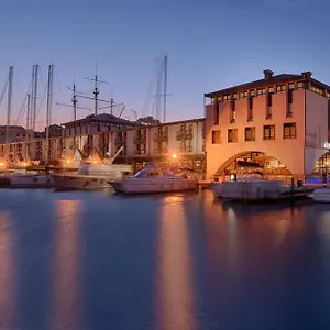 https://nh-collection-genova-marina.hotelitalianriviera.com